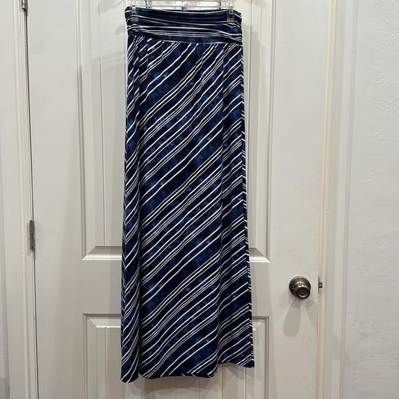 Maurices Maxi Skirt Size M - Picture 2 of 4